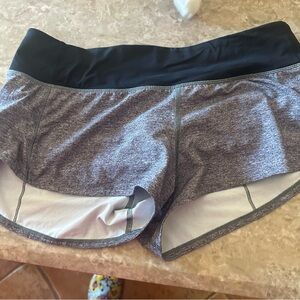 Lululemon women’s  Speed Ups 8 regular 2.5 inch Gray and Black Athletic Shorts